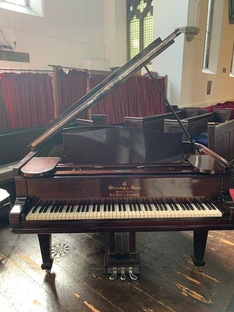 A piano in a roomDescription automatically generated with low confidence